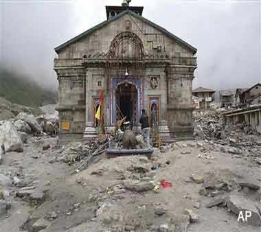 आज केदारनाथ आपदा को 8 साल हुए पूरे,मंदिर परिसर को छोड़ शेष पूरा क्षेत्र बाढ़ से हुआ था तहस-नहस, बेहद भयावह था वह मंजर