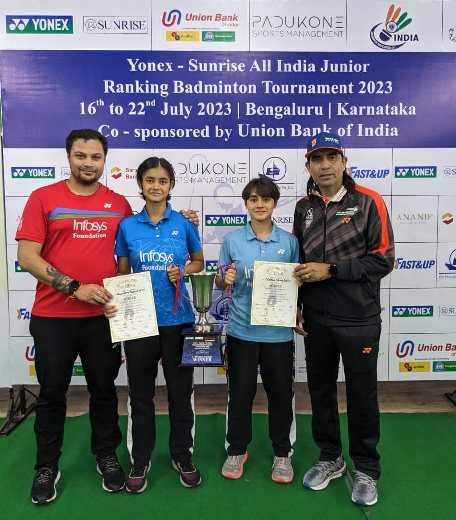 योनेक्स ऑल इंडिया जूनियर रैंकिंग प्राइज मनी टूर्नामेंट बैंगलोर में मनसा व गायत्री रावत ने युगल स्पर्धा में जीता स्वर्ण पदक