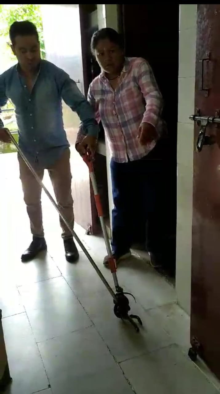 अल्मोड़ा: सेवा निधि के कार्यालय में घुसा सांप, मची अफरातफरी