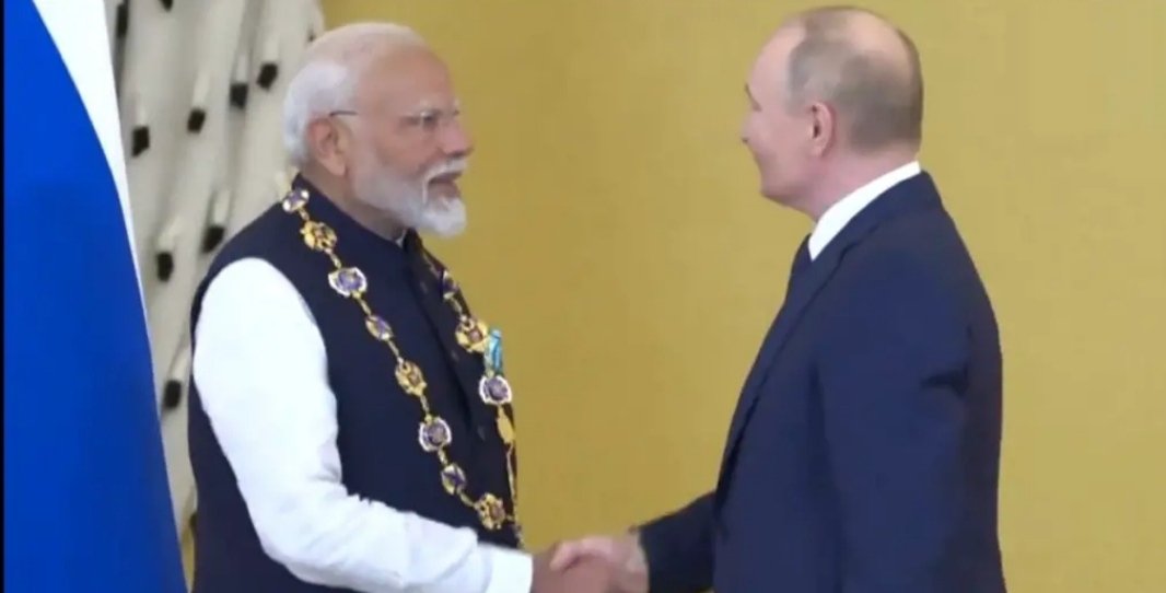 भारत के प्रधानमंत्री नरेंद्र मोदी को रूस के सर्वोच्च नागरिक सम्मान ऑर्डर ऑफ सेंड एंड्रयू द अपोस्टल से किया गया सम्मानित