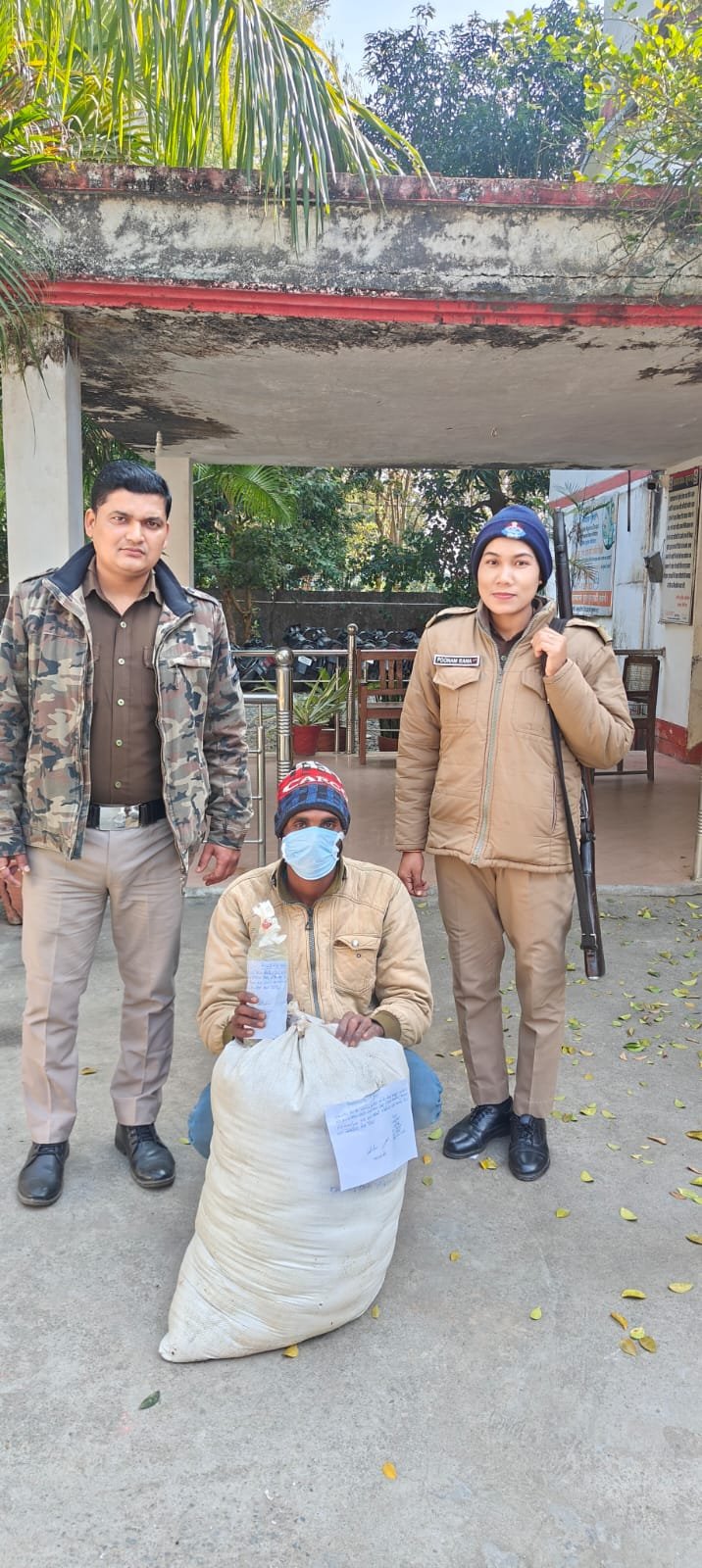 नैनीताल: नशे पर पुलिस का वार, अवैध शराब के साथ एक तस्कर को धर दबोचा