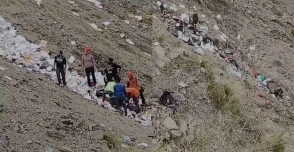 जम्मू-कश्मीर के रामबन में गहरी खाई में गिरा सेना का वाहन, तीन जवान शहीद, कई गंभीर रूप से घायल