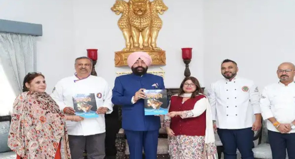 उत्तराखंड: राज्यपाल ने ‘फ्लेवर ऑफ देवभूमि’ पुस्तक का किया विमोचन, उत्तराखंड के पारंपरिक खान-पान, संस्कृति एवं जीवन-शैली का खास संगम
