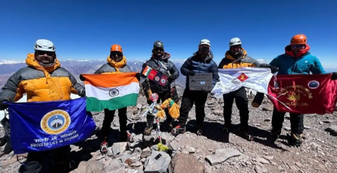 उत्तराखंड: निम व जिम की संयुक्त टीम ने रचा नया कीर्तिमान, दुनिया की सबसे ऊंची माउंट अकोंकागुआ पर लहराया तिरंगा
