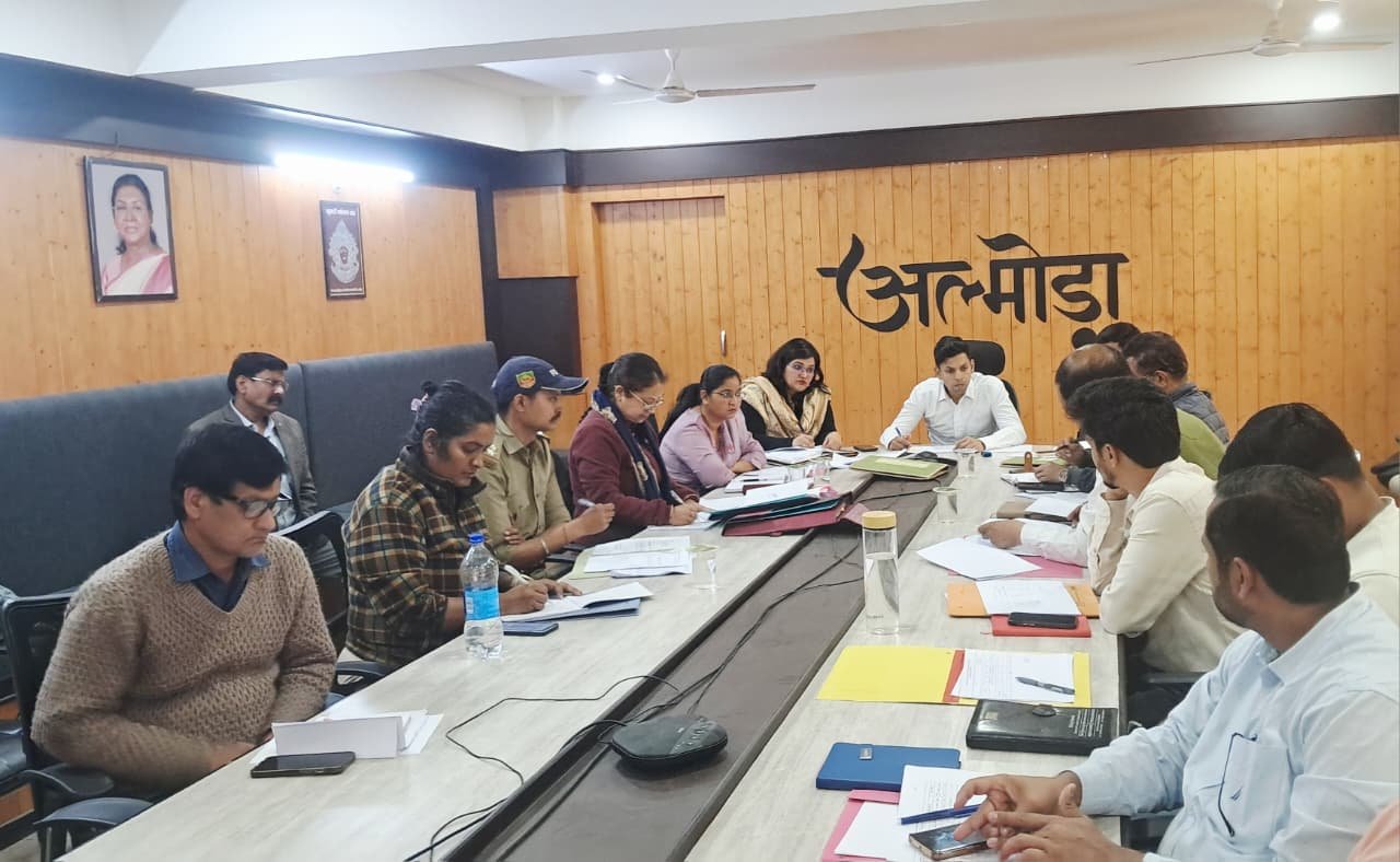 अल्मोड़ा: 20 सूत्रीय कार्यक्रम: लक्ष्य पूरा न करने वाले विभागों पर बिफरे डीएम, दिए कड़े निर्देश