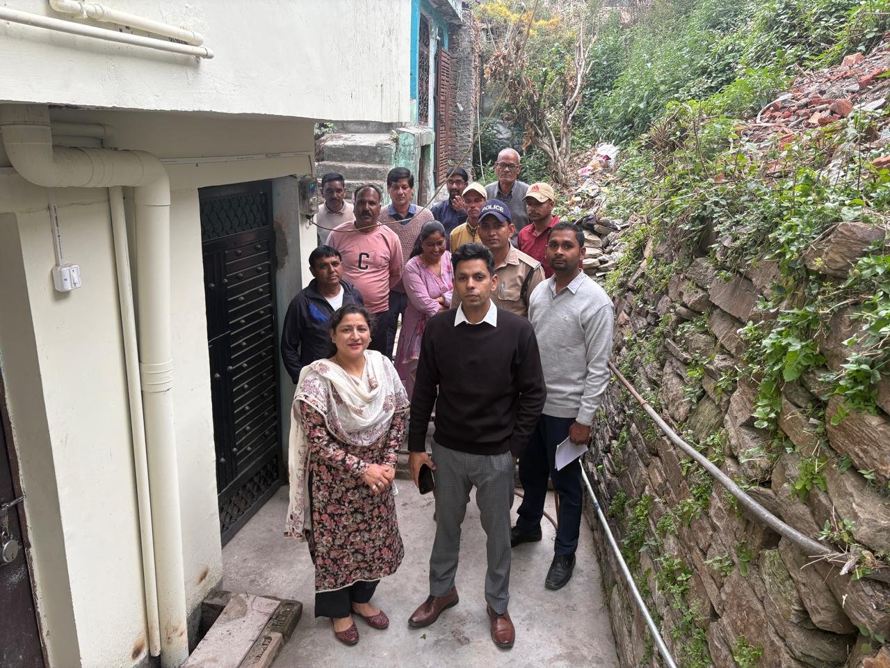 अल्मोड़ा: सेलाखोला वार्ड में पार्किंग, महिला शौचालय व जनसुविधाओं के निर्माण की उठी मांग, पार्षद वंदना वर्मा ने रखें यह मुद्दे