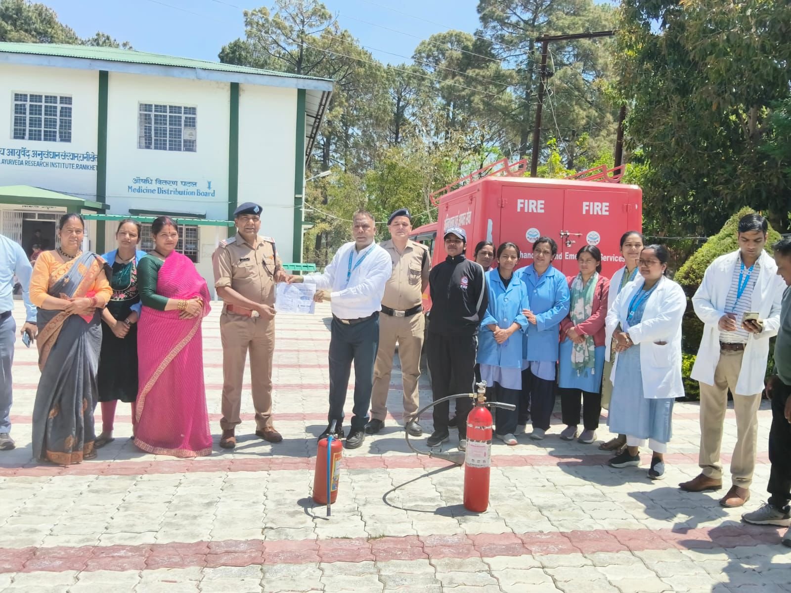 अल्मोड़ा: मॉक ड्रिल के साथ ‘अग्निशमन सेवा सप्ताह 2026’ का हुआ समापन, दिया सुरक्षित समाज का संदेश