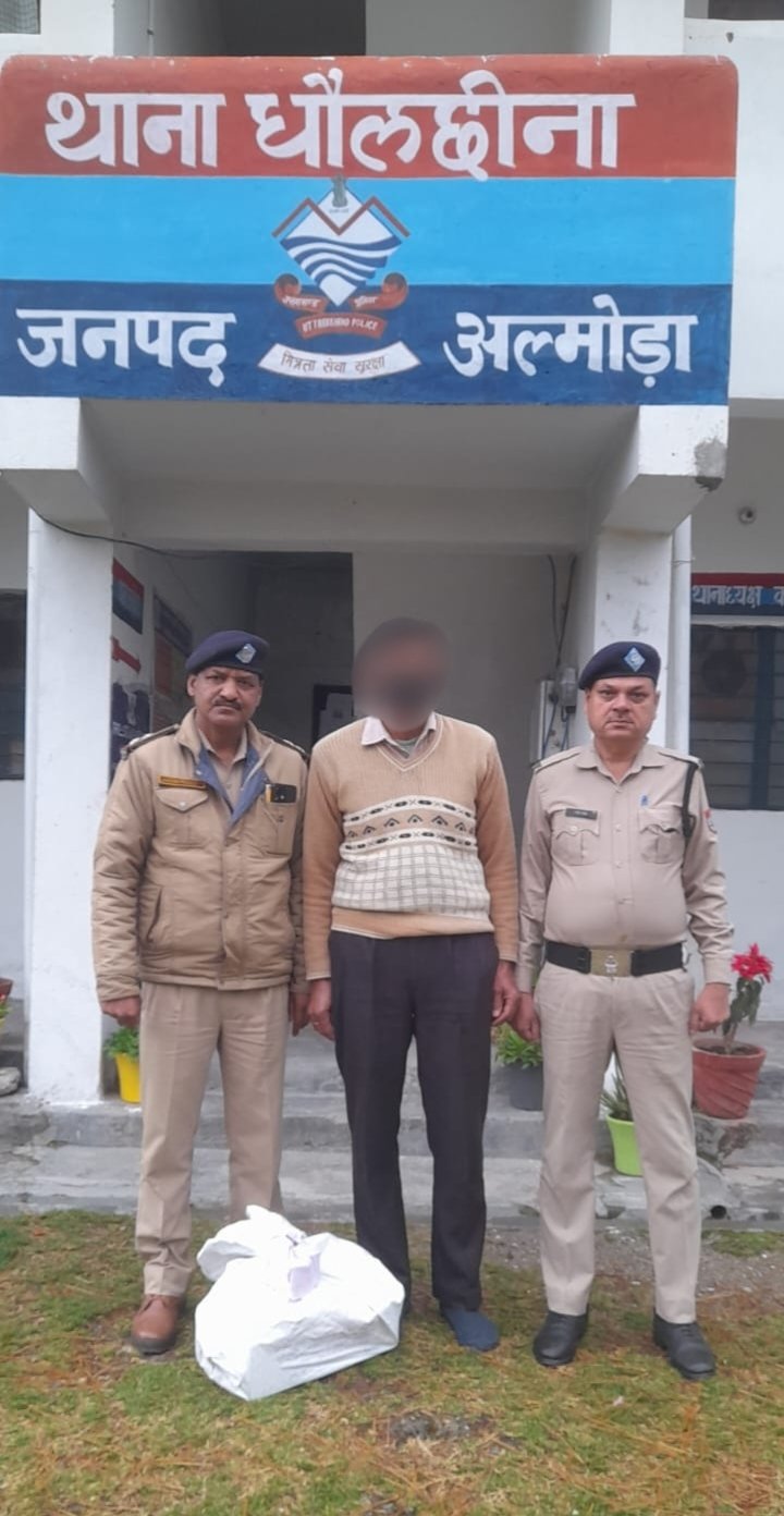 अल्मोड़ा: ‘ऑपरेशन प्रहार’ के तहत पुलिस की बड़ी कार्यवाही, अवैध शराब के साथ एक व्यक्ति गिरफ्तार