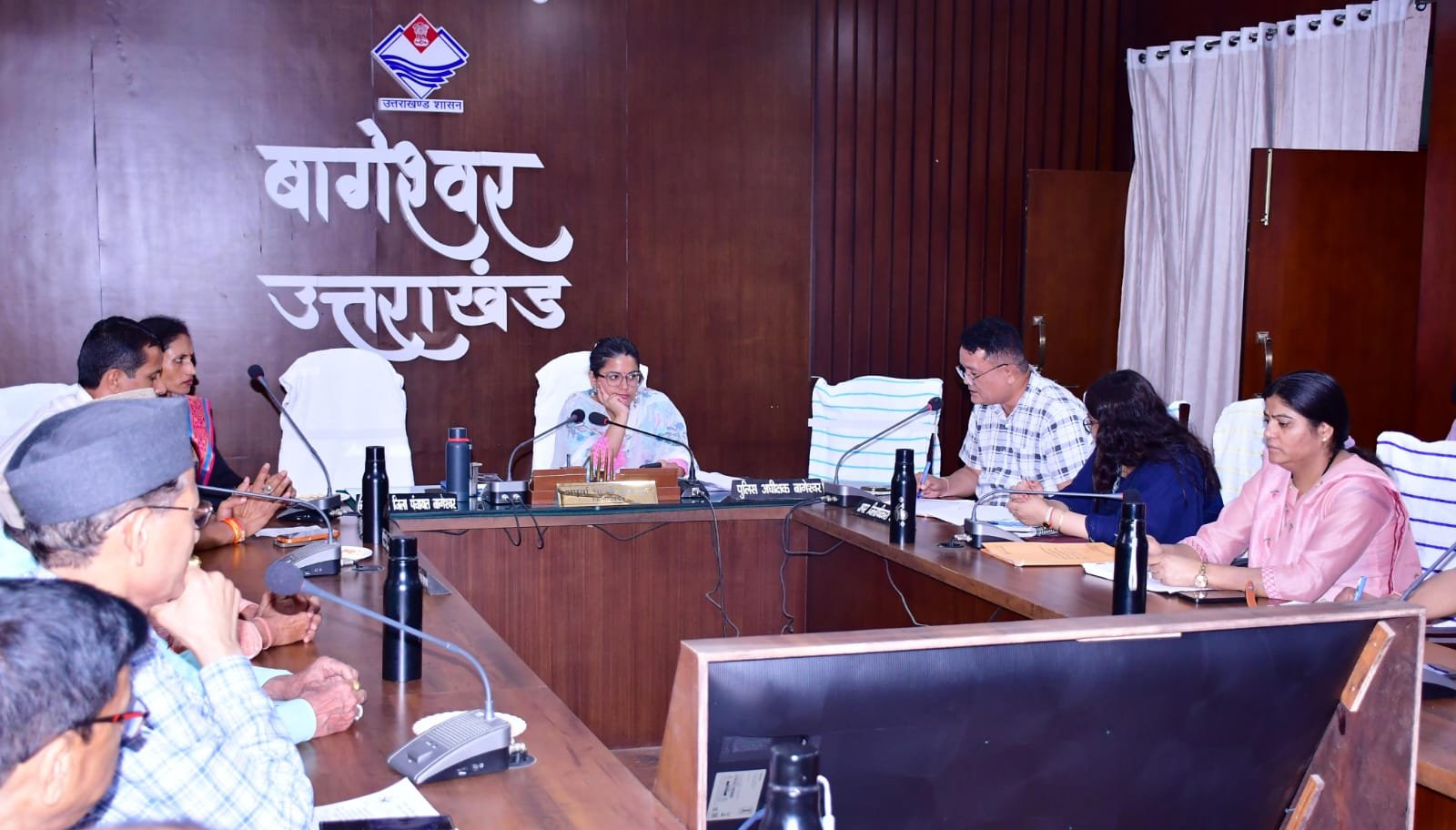 बागेश्वर: स्वतंत्रता दिवस समारोह की तैयारियां तेज, हर घर तिरंगा’ से लेकर स्वच्छता तक समेत मेधावी होंगे सम्मानित, डीएम ने विभागों को सौंपी जिम्मेदारी